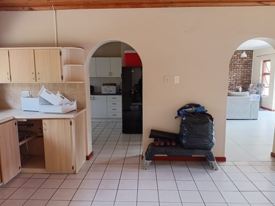 To Let 4 Bedroom Property for Rent in Bonza Bay Eastern Cape
